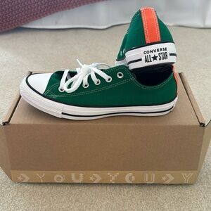 NEVER BEEN WORN green converse